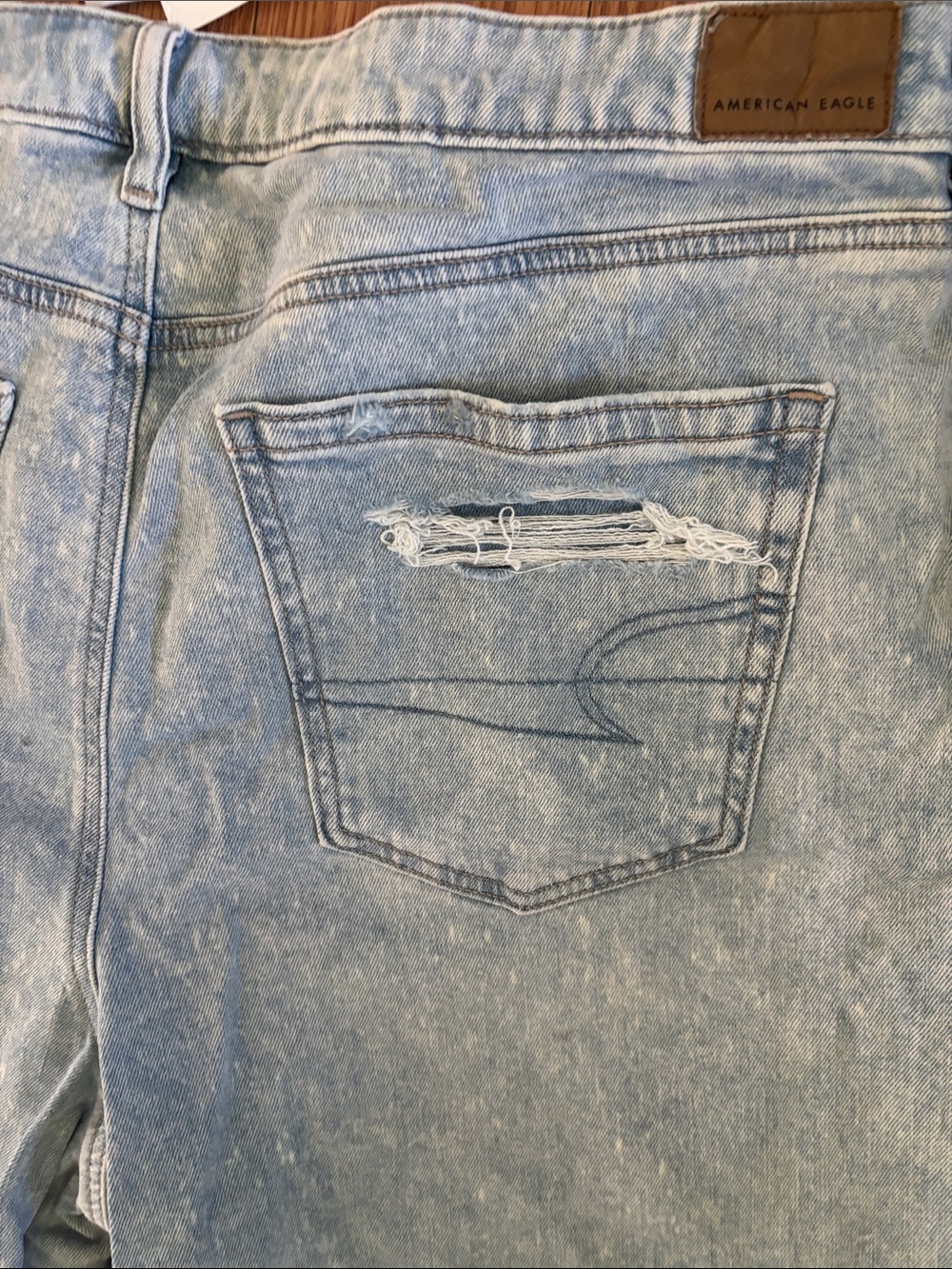 American Eagle Outfitters Washed Light Blue Wide-Leg Jeans - Picture 5 of 6